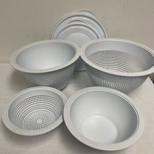 Pampered Chef 5 Pc Nesting Checkered Set- 2 Bowls, 1 Colander, 2 Lids USA